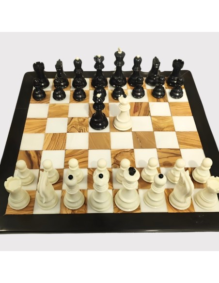 Échiquier en marbre et bois d’olivier