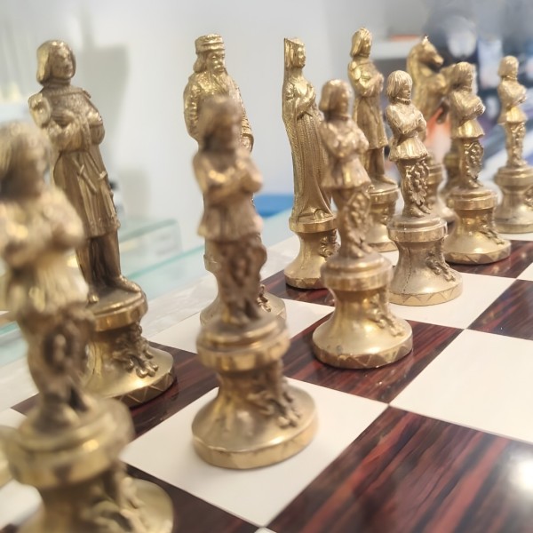 Ensemble d’échecs artisanal en métal et bois de palissandre