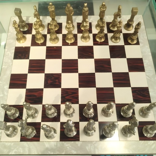 Ensemble d’échecs artisanal en métal et bois de palissandre