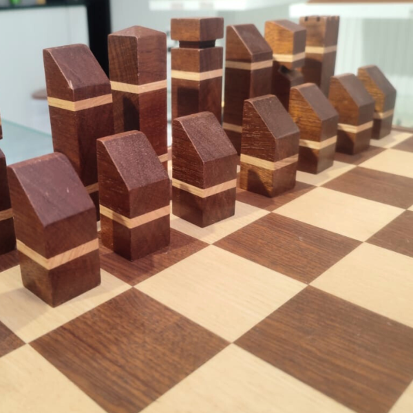 Pack échiquier et pièces en bois d’acajou et frêne naturel