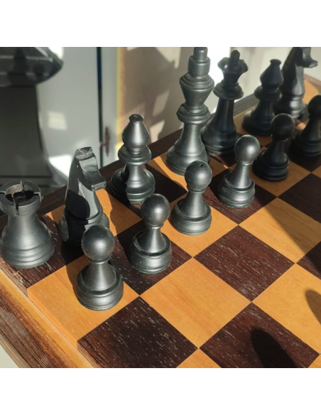 Pièces d’échecs en bois d’olivier