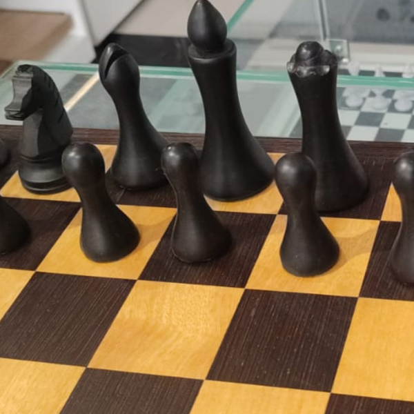 Pièces d’échecs en bois d’olivier