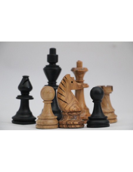 Pièces d’échecs en bois d’olivier style classique