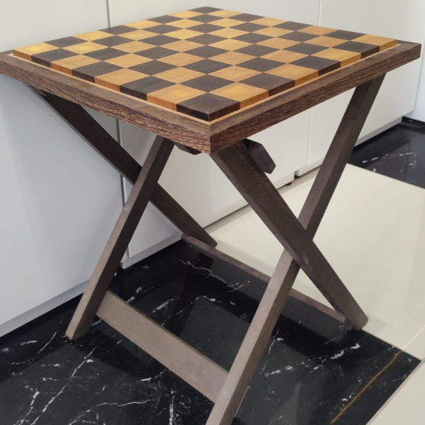 Pack Échiquier en bois de padouk et wengé avec table pliante + Pièces d’échecs en bois d’olivier style classique