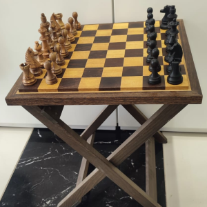 Pack Échiquier en bois de padouk et wengé avec table pliante + Pièces d’échecs en bois d’olivier style classique