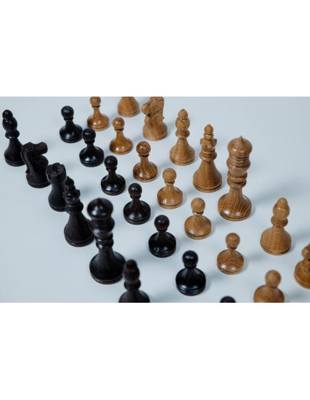 Pièces d échecs en bois Wenge et bois frêne.