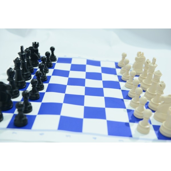 Échiquier en vinyle couleur bleu roi taille 5.5