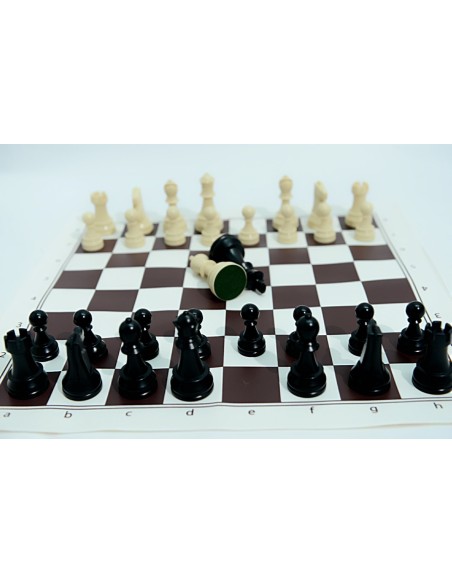 Échiquier vinyle marron  taille 5 + pièces en plastique taille 5