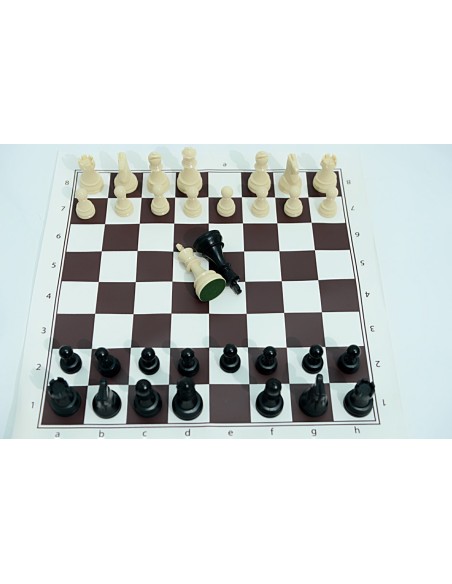 Échiquier vinyle marron  taille 5 + pièces en plastique taille 5