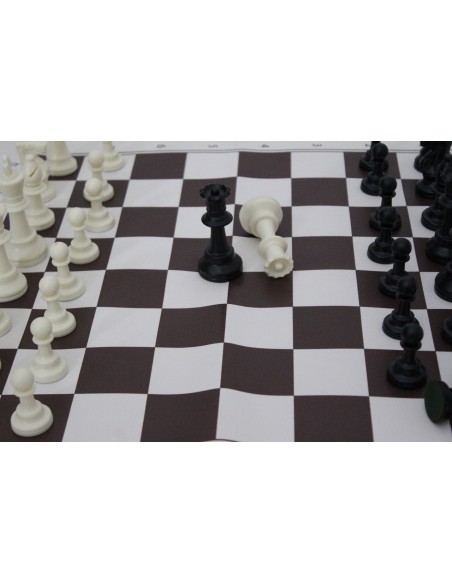 Échiquier vinyle marron taille 5,5 + pièces en plastique taille 5