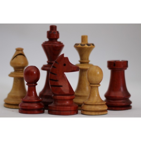 Pièces d échecs en bois padouk et movingui