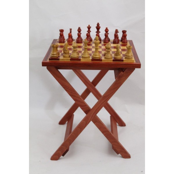 Ensemble d’échecs en bois Padouk et Movingui avec table pliante