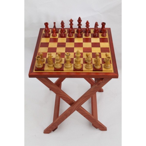 Ensemble d’échecs en bois Padouk et Movingui avec table pliante