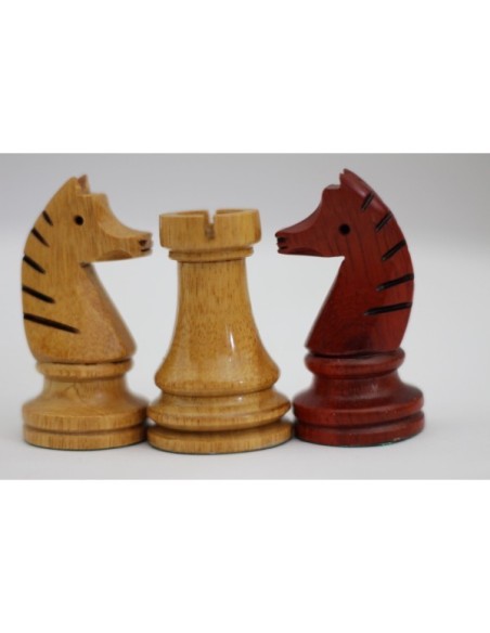 Ensemble d’échecs en bois Padouk et Movingui avec table pliante