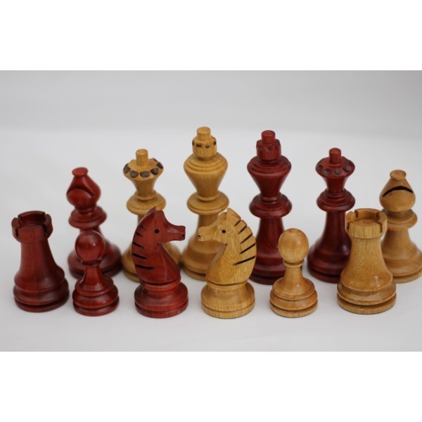 Ensemble d’échecs en bois Padouk et Movingui avec table pliante